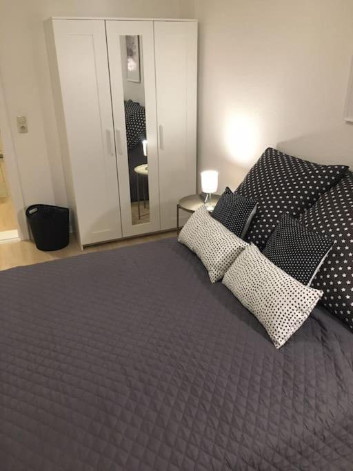 Schoene 2-zimmerwohnung, 10 Geh-minuten Zum