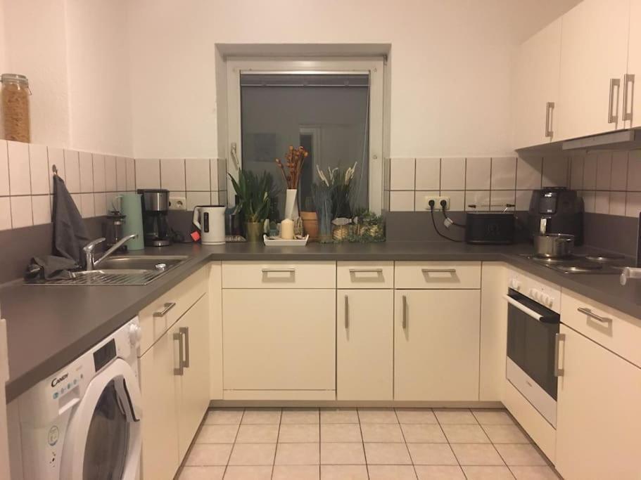 Apartment Schoene 2-zimmerwohnung, 10 Geh-minuten Zum *