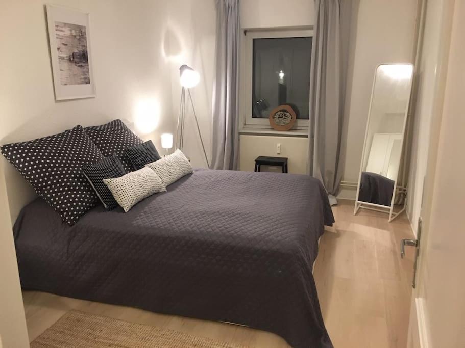 Schoene 2-zimmerwohnung, 10 Geh-minuten Zum *